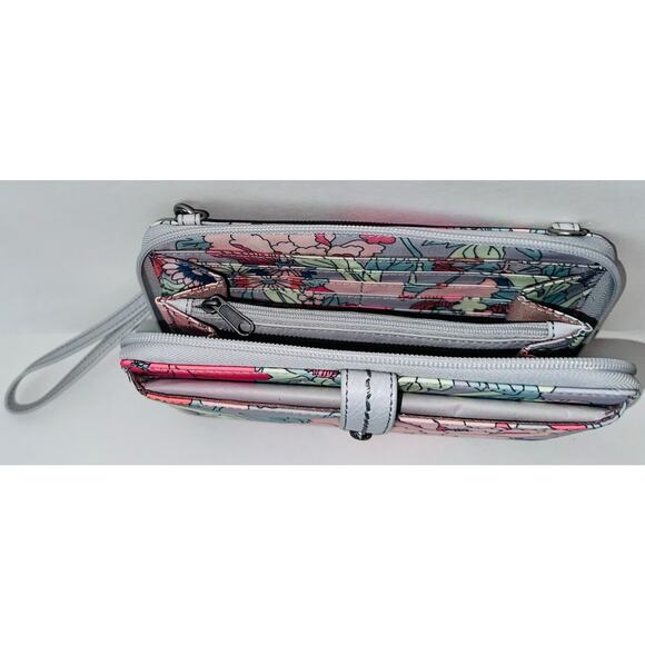 Womens Sakroots Smartphone Wristlet - Light Grey - Picture 9 of 9